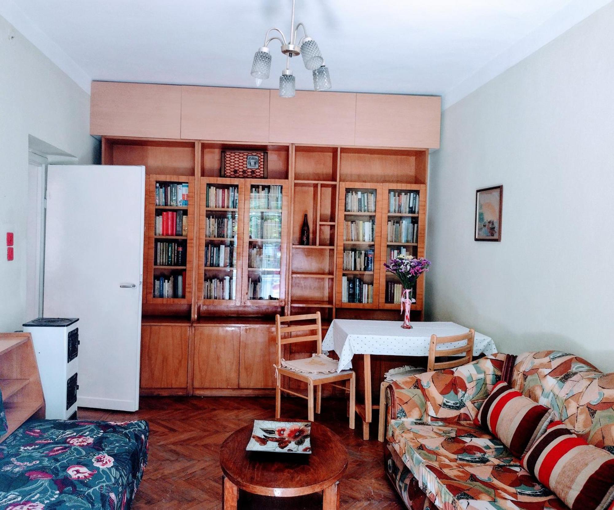 Era Echoes - Preserved Historical Apartment Тирана Экстерьер фото