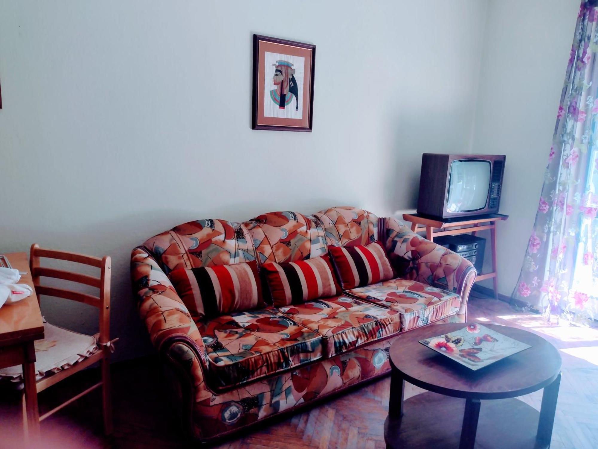 Era Echoes - Preserved Historical Apartment Тирана Экстерьер фото
