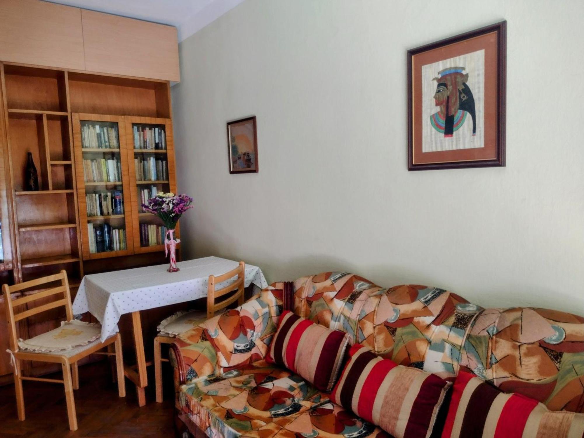 Era Echoes - Preserved Historical Apartment Тирана Экстерьер фото